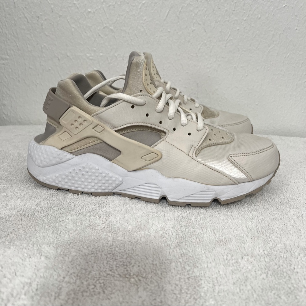 Nike Air Huarache Women Size 11 Athletic Running Shoes Beige White 634835-018